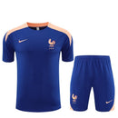 Conjunto corto hombre Selección de Francia entrenamiento temporada 2025 2026 camiseta y pantalón corto azul calidad 1.1 oficial, Francia 2025, Conjunto corto Francia, Entrenamiento Les Bleus 25/26, Camiseta azul Francia, Ropa barata selección francesa, Calidad 1.1 Francia, Moda deportiva 2026, Tienda Hincha Futbolero, Allez Les Bleus, Bloke Core Francia.