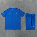 Conjunto hombre Selección Francia temporada 2026 2027 oficial camiseta y pantalón corto azul marino fútbol técnica transpirable Les Bleus entrenamiento.