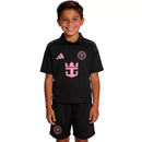 Conjunto fútbol infantil Inter Miami temporada 2026 2027 oficial segunda equipación negro y rosa camiseta y pantalón corto técnica transpirable MLS niños.