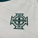 Camiseta hombre selección Irlanda temporada 2026 2027 segunda equipación detalles verdes calidad 1.1 premium Tienda Hincha Futbolero. Irlanda 2026, Camiseta Irlanda 2027, Ireland Away Jersey, Ropa Irlanda fútbol, Camiseta Irlanda blanca, Calidad 1.1 Irlanda, Boys in Green, Tienda Hincha Futbolero, Ireland Retro Jersey 26/27.
