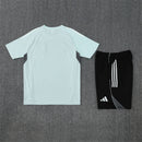 Conjunto hombre entrenamiento Selección Japón camiseta gris y pantalón corto negro temporada 2025 2026 calidad 1.1 oficial, Japón entrenamiento 2025, Conjunto gris y negro Japón, Ropa entrenamiento Japón, Camiseta entrenamiento Japón hombre, Calidad 1.1 Samurai Blue, Tienda Hincha Futbolero, Copa del Mundo 2026 training, Bloke Core deportivo, Regalo hombre Japón, Kit entrenamiento gris 25/26.