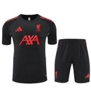 Liverpool 2026, Conjunto entrenamiento Liverpool negro, Ropa oficial Liverpool, Conjunto Reds 25/26, Kit de fútbol hombre negro, Regalo fútbol hombre Liverpool, Ropa entrenamiento Premier League, Pantalón Liverpool negro, Comprar conjunto entrenamiento barato, Tienda Hincha Futbolero.