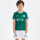 Conjunto infantil tercera equipación Liverpool FC camiseta verde y pantalón blanco temporada 2025 2026 calidad 1.1 oficial, Liverpool infantil 2025, Conjunto niño Liverpool verde, Ropa Liverpool niños, Equipación Liverpool junior 25/26, Calidad 1.1 infantil, Tienda Hincha Futbolero, Regalo niño Liverpool fútbol, Camiseta verde Liverpool niño, Liverpool Kids Third Kit.