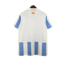 Camiseta hombre Málaga CF temporada 2012 2013 primera equipación rayas blancas y celestes retro calidad 1.1 premium Champions League Tienda Hincha Futbolero. Málaga 2012, Málaga 2013, Camiseta Málaga retro, Ropa Málaga CF clásica, Camiseta Málaga Champions, Calidad 1.1 Málaga, Isco Málaga 2013, Tienda Hincha Futbolero, Málaga Retro Jersey 12/13.