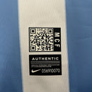 Camiseta hombre Málaga CF temporada 2012 2013 primera equipación rayas blancas y celestes retro calidad 1.1 premium Champions League Tienda Hincha Futbolero. Málaga 2012, Málaga 2013, Camiseta Málaga retro, Ropa Málaga CF clásica, Camiseta Málaga Champions, Calidad 1.1 Málaga, Isco Málaga 2013, Tienda Hincha Futbolero, Málaga Retro Jersey 12/13.