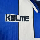 Camiseta retro hombre Málaga CF primera equipación blanquiazul año 1997 1998 calidad 1.1 premium estilo vintage Costa del Sol oficial, Málaga 1997, Camiseta retro Málaga, Camiseta vintage Málaga, Equipación Málaga barata, Calidad 1.1 Malaguista, Tienda Hincha Futbolero, La Rosaleda, Bloke Core retro, Camiseta azul y blanca antigua, Regalo fútbol vintage España.
