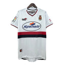 Camiseta hombre RCD Mallorca temporada 2001 2002 segunda equipación blanca detalles rojos y negros retro calidad 1.1 premium Samuel Eto'o Tienda Hincha Futbolero. Mallorca 2001, Mallorca 2002, Camiseta Mallorca retro, Ropa Mallorca clásica, Camiseta Mallorca blanca, Calidad 1.1 Mallorca, Eto'o 2002, Tienda Hincha Futbolero, Mallorca Retro Jersey 01/02 white.