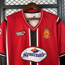 Camiseta hombre RCD Mallorca temporada 2001 2002 primera equipación roja detalles negros retro calidad 1.1 premium Samuel Eto'o Tienda Hincha Futbolero. Mallorca 2001, Mallorca 2002, Camiseta Mallorca retro, Ropa Mallorca clásica, Camiseta Mallorca roja, Calidad 1.1 Mallorca, Eto'o 2001, Son Moix Retro, Tienda Hincha Futbolero, Mallorca Retro Jersey 01/02 red.
