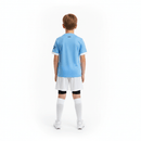 Conjunto infantil Manchester City 2025 2026 primera equipación azul celeste y pantalón blanco calidad 1.1 oficial, Manchester City infantil 25/26, Conjunto niño City azul celeste, Ropa Manchester City niños 2026, Equipación City junior 25/26, Calidad 1.1 infantil sky blue, Tienda Hincha Futbolero, Regalo niño fútbol Manchester City, Camiseta azul celeste City niño, Manchester City Kids 2025 Home.