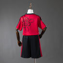 Conjunto infantil completo Manchester United edición especial camiseta roja y pantalón negro temporada 2025 2026 calidad 1.1 oficial, Manchester United 2026, Conjunto infantil Man Utd, Kit niños Manchester United, Equipación Man Utd barata, Calidad 1.1 Red Devils, Tienda Hincha Futbolero, Garnacho niños 2026, Ropa fútbol niños Premier League, Camiseta roja Manchester United niños, Regalo fútbol Manchester.