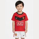 Conjunto infantil retro Manchester United 2009 2010 primera equipación roja con franja negra y pantalón blanco calidad 1.1 premium época Wayne Rooney oficial, Manchester United infantil retro, Conjunto niño United 2010 rojo, Ropa Manchester United niños retro, Equipación United junior 09/10, Calidad 1.1 infantil, Tienda Hincha Futbolero, Regalo niño Manchester United fútbol, Camiseta roja United niño retro, United Kids Retro 2009.