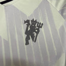 Manchester United 2026, Camiseta Man Utd blanca, Ropa oficial Manchester United, Camiseta United 25/26, Jersey Man Utd oficial, Regalo fútbol hombre Manchester, Camiseta blanca Red Devils, Equipación Old Trafford 2026, United lifestyle kit, Comprar camiseta Manchester barata.