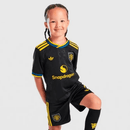 Manchester United infantil, Conjunto niño United, Kit 25/26 United negro, Ropa Manchester United niños, Camiseta niño Premier League, Mini kit United, Calidad 1.1 infantil, Nueva colección 2025, Regalo fútbol niños, Tienda Hincha Futbolero.