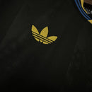 Camiseta oficial tercera equipación del Manchester United temporada 2025 2026 color negro para hombre de Tienda Hincha Futbolero, Camiseta Manchester United, Manchester United 2025/26, Tercera equipación Manchester United, Jersey negro Manchester United, Ropa oficial Red Devils, Comprar camiseta United online, Calidad premium Manchester United, Premier League moda, Manchester United 2026.