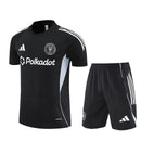 Conjunto hombre entrenamiento Inter Miami camiseta y pantalón corto negro temporada 2025 2026 calidad 1.1 oficial, Inter Miami entrenamiento 2025, Conjunto negro Miami, Ropa entrenamiento Inter Miami, Camiseta entrenamiento Messi hombre, Calidad 1.1 Miami, Tienda Hincha Futbolero, MLS 2026 training, Bloke Core deportivo, Regalo hombre Inter Miami, Kit entrenamiento negro 25/26.