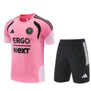 Conjunto hombre Inter Miami entrenamiento rosa y pantalón negro temporada 2026 2027 calidad 1.1 oficial, Inter Miami 2026, Conjunto Miami rosa, Equipación Inter Miami barata, Calidad 1.1 Messi Miami, Tienda Hincha Futbolero, Chase Stadium, Bloke Core 2026, Camiseta rosa Miami, Ropa entrenamiento MLS, Regalo fútbol Miami.