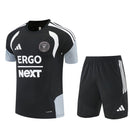 Conjunto hombre Inter Miami entrenamiento camiseta y pantalón negro temporada 2026 2027 calidad 1.1 oficial, Inter Miami 2026, Conjunto Miami negro, Equipación Inter Miami barata, Calidad 1.1 Messi Miami, Tienda Hincha Futbolero, Chase Stadium, Bloke Core 2026, Camiseta negra Miami, Ropa entrenamiento MLS, Regalo fútbol Florida.