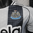 Camiseta hombre Newcastle United primera equipación versión jugador blanca y negra temporada 2025 2026 calidad 1.1 oficial, Newcastle United 2025, Camiseta Newcastle versión jugador, Camiseta Newcastle 25/26 authentic, Jersey Newcastle local jugador, Calidad 1.1 Newcastle, Tienda Hincha Futbolero, Premier League 2026, Bloke Core Magpies, Regalo hombre Newcastle, Camiseta Newcastle Player Version.