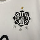 Camiseta hombre club Olimpia temporada 2026 2027 primera equipación blanca con franja negra calidad 1.1 premium Tienda Hincha Futbolero. Olimpia 2026, Camiseta Olimpia 2027, Franja Negra Jersey, Ropa Olimpia paraguayo, Camiseta Olimpia blanca, Calidad 1.1 Olimpia, Rey de Copas, Tienda Hincha Futbolero, Olimpia Home Jersey 26/27.