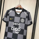 Camiseta hombre club Olimpia temporada 2026 2027 segunda equipación negra detalles blancos calidad 1.1 premium Tienda Hincha Futbolero. Olimpia 2026, Camiseta Olimpia negra, Olimpia 2027, Ropa Olimpia paraguayo, Camiseta alternativa Olimpia, Calidad 1.1 Olimpia, Rey de Copas, Tienda Hincha Futbolero, Olimpia Away Jersey 26/27.