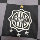 Camiseta hombre club Olimpia temporada 2026 2027 segunda equipación negra detalles blancos calidad 1.1 premium Tienda Hincha Futbolero. Olimpia 2026, Camiseta Olimpia negra, Olimpia 2027, Ropa Olimpia paraguayo, Camiseta alternativa Olimpia, Calidad 1.1 Olimpia, Rey de Copas, Tienda Hincha Futbolero, Olimpia Away Jersey 26/27.