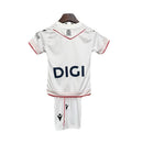 Conjunto infantil tercera equipación CA Osasuna camiseta y pantalón blanco temporada 2025 2026 calidad 1.1 oficial, Osasuna infantil 2025, Conjunto niño Osasuna blanco, Ropa CA Osasuna niños, Equipación Osasuna junior 25/26, Calidad 1.1 infantil, Tienda Hincha Futbolero, Regalo niño Osasuna fútbol, Camiseta blanca Osasuna niño, Osasuna Kids Kit.