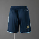 Pantalón corto hombre selección Argentina temporada 2026 2027 color azul marino versión jugador ajuste slim fit escudo termosellado calidad 1.1 oficial, Argentina 2026, Pantalón corto Argentina azul, Short Argentina versión jugador, AFA 2027, Ropa oficial Argentina barata, Calidad 1.1 Argentina, Mundial 2026, Tienda Hincha Futbolero, Argentina Navy Player Shorts.