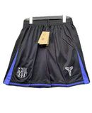 Barcelona 2026, Pantalón corto Kobe Bryant Barça, Short oficial Barcelona, Edición especial Kobe Bryant, Short negro Barça, Pantalón púrpura entrenamiento, Regalo fútbol hombre Barcelona, Kit Mamba Mentality, Barça lifestyle kit, Comprar short exclusivo, Tienda Hincha Futbolero.