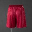 Pantalón corto hombre selección Portugal temporada 2026 2027 color rojo versión jugador ajuste slim fit escudo termosellado calidad 1.1 oficial, Portugal 2026, Pantalón corto Portugal rojo, Short Portugal versión jugador, FPF 2027, Ropa oficial Portugal barata, Calidad 1.1 Portugal, Mundial 2026, Tienda Hincha Futbolero, Portugal Red Player Shorts.