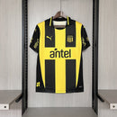 Camiseta hombre Peñarol temporada 2025 2026 primera equipación local listrada amarillo y negro escudo bordado calidad 1.1 oficial, Peñarol 2025, Camiseta Peñarol local, Peñarol 25/26, Camiseta Oro y Carbón, Camiseta barata Peñarol, Calidad 1.1 Uruguay, Fútbol Uruguayo 2026, Tienda Hincha Futbolero, Manya, Bloke Core Carbonero.