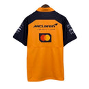 Polo hombre McLaren F1 Team temporada 2025 color naranja papaya logotipos patrocinadores calidad 1.1 premium Tienda Hincha Futbolero. Polo McLaren 2025, Ropa McLaren F1, Polo Lando Norris, Polo Oscar Piastri, McLaren Papaya Orange, Calidad 1.1 F1, Racing Core 2025, Tienda Hincha Futbolero, McLaren F1 Polo Shirt