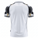 Polo hombre Real Madrid temporada 2025 2026 edición especial blanca versión jugador auténtica escudo termosellado calidad 1.1 oficial, Real Madrid 2025, Polo Madrid jugador, Madrid Edición Especial 25/26, Polo Real Madrid blanca, Ropa barata Real Madrid, Calidad 1.1 Madrid, Moda madridista 2026, Tienda Hincha Futbolero, Hala Madrid, Bloke Core Madrid.