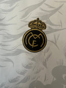 Polo hombre Real Madrid edición especial Dragón temporada 2025 2026 blanco y negro detalles bordados calidad 1.1 Real Madrid 2025, Polo Madrid Dragón, Real Madrid edición especial 25/26, Polo blanco negro Madrid, Ropa barata Real Madrid, Calidad 1.1 Madrid, Estilo Madridista, Tienda Hincha Futbolero, Hala Madrid, Bloke Core Polo.