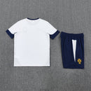 Conjunto de entrenamiento oficial de la selección de Portugal temporada 2025 2026 camiseta blanca y pantalón azul marino para hombre de Tienda Hincha Futbolero, Conjunto entrenamiento Portugal, Portugal 2025/26, Ropa entrenamiento selección Portugal, Kit técnico Portugal, Comprar conjunto Portugal hombre, Calidad premium Portugal, Portugal blanco azul, Entrenamiento fútbol pro, Seleção das Quinas