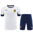 Conjunto de entrenamiento oficial de la selección de Portugal temporada 2025 2026 camiseta blanca y pantalón azul marino para hombre de Tienda Hincha Futbolero, Conjunto entrenamiento Portugal, Portugal 2025/26, Ropa entrenamiento selección Portugal, Kit técnico Portugal, Comprar conjunto Portugal hombre, Calidad premium Portugal, Portugal blanco azul, Entrenamiento fútbol pro, Seleção das Quinas