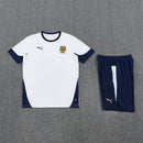 Conjunto de entrenamiento oficial de la selección de Portugal temporada 2025 2026 camiseta blanca y pantalón azul marino para hombre de Tienda Hincha Futbolero, Conjunto entrenamiento Portugal, Portugal 2025/26, Ropa entrenamiento selección Portugal, Kit técnico Portugal, Comprar conjunto Portugal hombre, Calidad premium Portugal, Portugal blanco azul, Entrenamiento fútbol pro, Seleção das Quinas