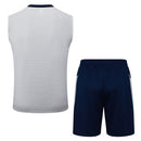 Conjunto entrenamiento hombre selección de Portugal temporada 2025 2026 camiseta sin mangas blanca y pantalón corto azul marino calidad 1.1 oficial, Portugal 2025, Conjunto entrenamiento Portugal, Portugal blanco azul, Ropa entrenamiento barata, Calidad 1.1 Portugal, Portugal Training 25/26, Kit sin mangas luso, Tienda Hincha Futbolero, Cristiano Ronaldo Training.