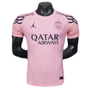 PSG 2026, Camiseta PSG jugador, Camiseta PSG rosa, Ropa oficial PSG, Jersey PSG 25/26 authentic, Camiseta limitada París, Regalo fútbol hombre PSG, Cuarta equipación PSG, Bloke Core fashion, Comprar camiseta barata, Tienda Hincha Futbolero.