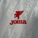 Camiseta hombre Rayo Vallecano temporada 1994 1995 primera equipación blanca franja diagonal roja retro calidad 1.1 premium Tienda Hincha Futbolero. Rayo Vallecano 1994, Rayo Vallecano 1995, Camiseta Rayo retro, Ropa Rayo Vallecano clásica, Camiseta Rayo blanca roja, Calidad 1.1 Rayo, Vallecas Retro, Tienda Hincha Futbolero, Rayo Retro Jersey 94/95.