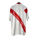 Camiseta hombre Rayo Vallecano temporada 1994 1995 primera equipación blanca franja diagonal roja retro calidad 1.1 premium Tienda Hincha Futbolero. Rayo Vallecano 1994, Rayo Vallecano 1995, Camiseta Rayo retro, Ropa Rayo Vallecano clásica, Camiseta Rayo blanca roja, Calidad 1.1 Rayo, Vallecas Retro, Tienda Hincha Futbolero, Rayo Retro Jersey 94/95.