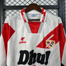 Camiseta hombre Rayo Vallecano temporada 1994 1995 primera equipación blanca franja diagonal roja retro calidad 1.1 premium Tienda Hincha Futbolero. Rayo Vallecano 1994, Rayo Vallecano 1995, Camiseta Rayo retro, Ropa Rayo Vallecano clásica, Camiseta Rayo blanca roja, Calidad 1.1 Rayo, Vallecas Retro, Tienda Hincha Futbolero, Rayo Retro Jersey 94/95.
