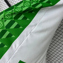 Polo hombre Real Betis edición especial temporada 2025 2026 color blanco y verde oficial fútbol bético elegante casual piqué premium.