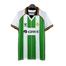 Polo hombre Real Betis edición especial temporada 2025 2026 color blanco y verde oficial fútbol bético elegante casual piqué premium.