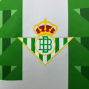Polo hombre Real Betis edición especial temporada 2025 2026 color blanco y verde oficial fútbol bético elegante casual piqué premium.