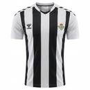 Camiseta hombre Real Betis entrenamiento temporada 2025 2026 color blanco y negro oficial fútbol bético Benito Villamarín técnica transpirable pro-dry.