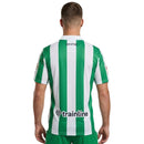 Camiseta hombre Real Betis Balompié estilo retro temporada 2025 2026 oficial blanca y verde franjas clásica técnica transpirable La Liga.
