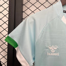 Conjunto infantil segunda equipación Real Betis Balompié camiseta y pantalón verde temporada 2025 2026 calidad 1.1 oficial,Real Betis infantil 2025, Conjunto niño Betis verde, Ropa Real Betis niños, Equipación Betis junior 25/26, Calidad 1.1 infantil, Tienda Hincha Futbolero, Regalo niño Betis fútbol, Camiseta verde Betis niño, Betis Kids Away Kit.