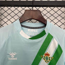 Conjunto infantil segunda equipación Real Betis Balompié camiseta y pantalón verde temporada 2025 2026 calidad 1.1 oficial,Real Betis infantil 2025, Conjunto niño Betis verde, Ropa Real Betis niños, Equipación Betis junior 25/26, Calidad 1.1 infantil, Tienda Hincha Futbolero, Regalo niño Betis fútbol, Camiseta verde Betis niño, Betis Kids Away Kit.