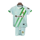 Conjunto infantil segunda equipación Real Betis Balompié camiseta y pantalón verde temporada 2025 2026 calidad 1.1 oficial,Real Betis infantil 2025, Conjunto niño Betis verde, Ropa Real Betis niños, Equipación Betis junior 25/26, Calidad 1.1 infantil, Tienda Hincha Futbolero, Regalo niño Betis fútbol, Camiseta verde Betis niño, Betis Kids Away Kit.