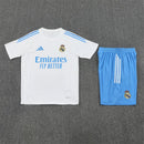 Real Madrid 2026 entrenamiento, Conjunto hombre Real Madrid, Camiseta blanca Real Madrid, Pantalón azul Real Madrid, Ropa oficial Real Madrid, Kit entrenamiento fútbol hombre, Regalo fútbol hombre Real Madrid, Equipación Valdebebas, Comprar conjunto barato, Tienda Hincha Futbolero.